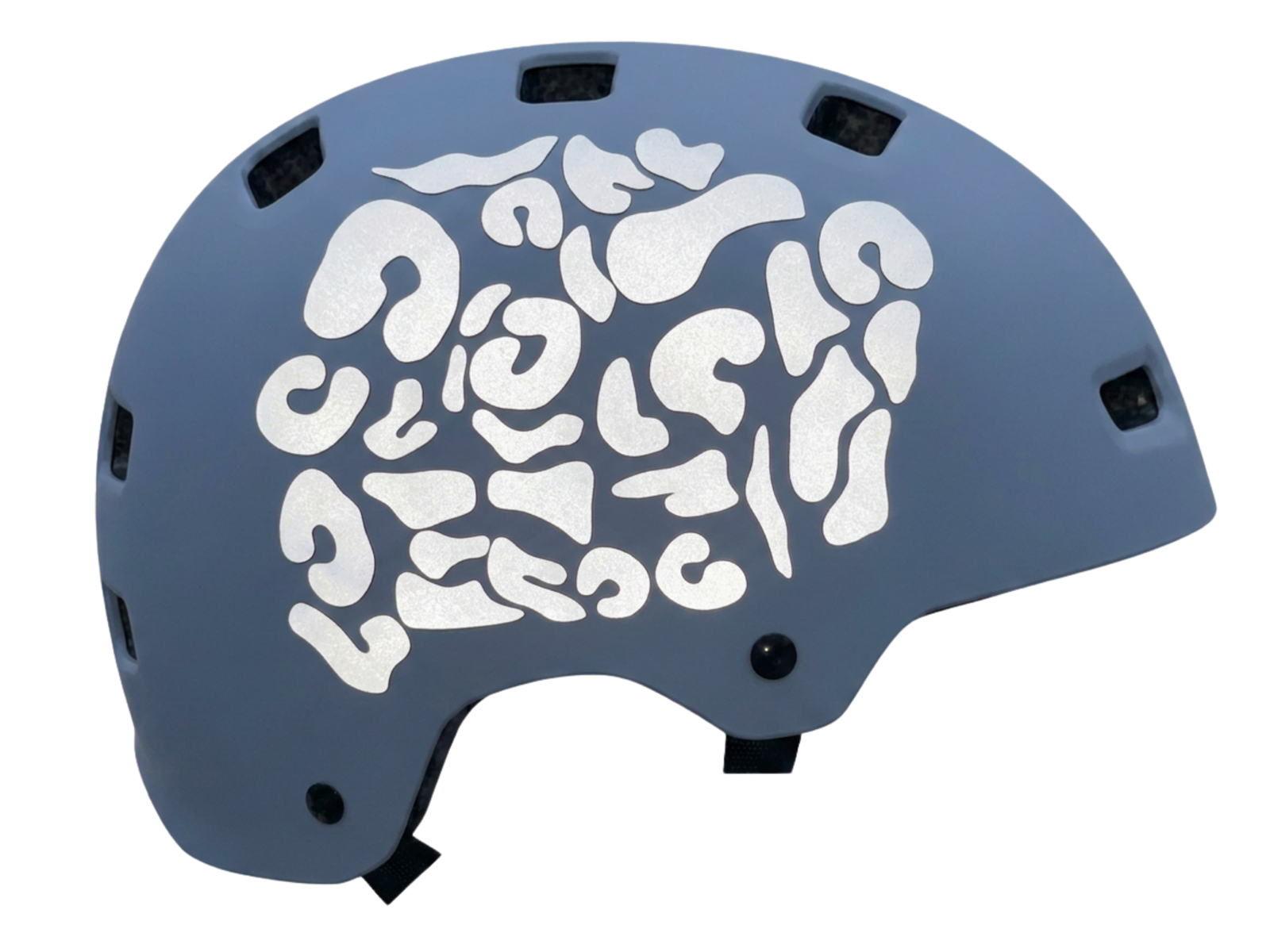 Gece ışık vurduğunda parlayan reflektif stickerlı açık mavi kask